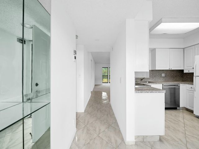 7321 Amberly Lane 206, Delray Beach, FL 33446