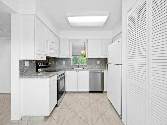 7321 Amberly Lane 206, Delray Beach, FL 33446