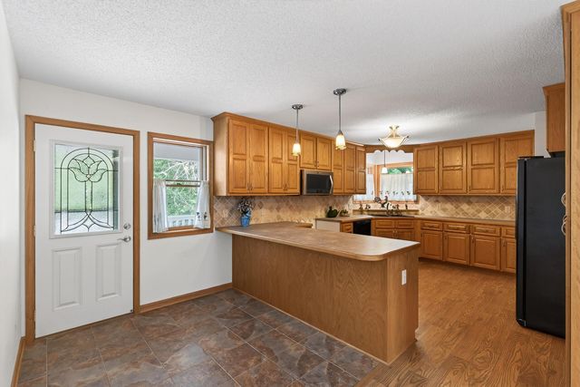 11833 Shady Oak Lane, Minnetonka, MN 55343