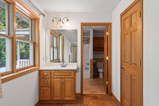 11833 Shady Oak Lane, Minnetonka, MN 55343