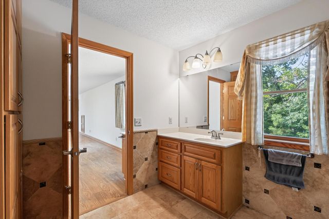 11833 Shady Oak Lane, Minnetonka, MN 55343