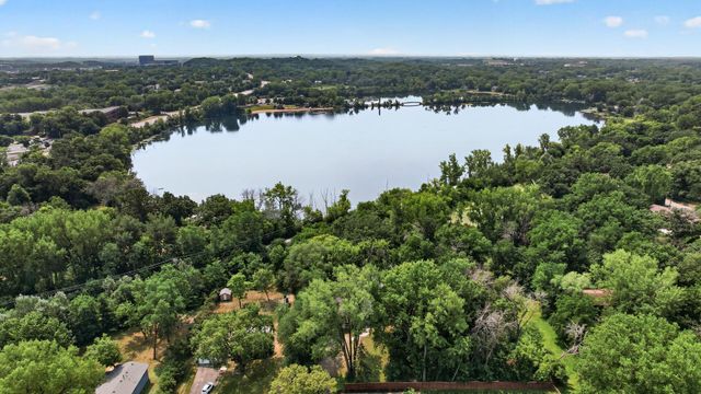 11833 Shady Oak Lane, Minnetonka, MN 55343