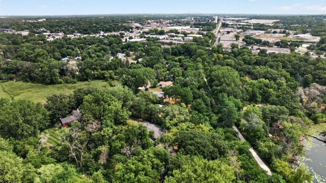 11833 Shady Oak Lane, Minnetonka, MN 55343