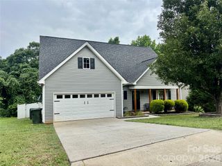 229 17th Avenue SE, Hickory, NC 28602