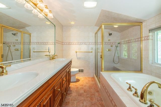 4 Hamilton Ct, Hanover Twp., NJ 07981