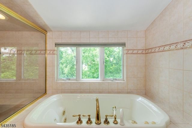 4 Hamilton Ct, Hanover Twp., NJ 07981