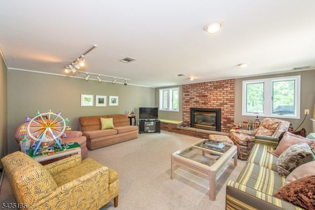 4 Hamilton Ct, Hanover Twp., NJ 07981