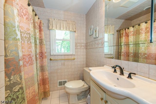 4 Hamilton Ct, Hanover Twp., NJ 07981