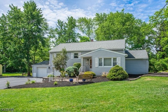 4 Hamilton Ct, Hanover Twp., NJ 07981
