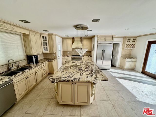 128 S Swall Drive, Beverly Hills, CA 90211