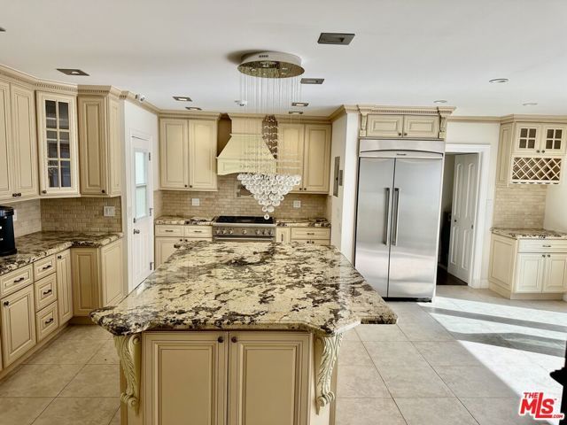 128 S Swall Drive, Beverly Hills, CA 90211