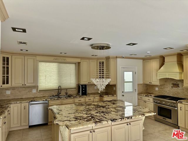 128 S Swall Drive, Beverly Hills, CA 90211