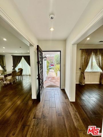 128 S Swall Drive, Beverly Hills, CA 90211