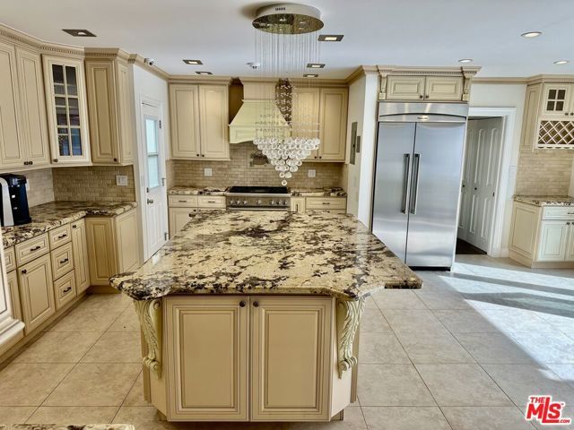 128 S Swall Drive, Beverly Hills, CA 90211