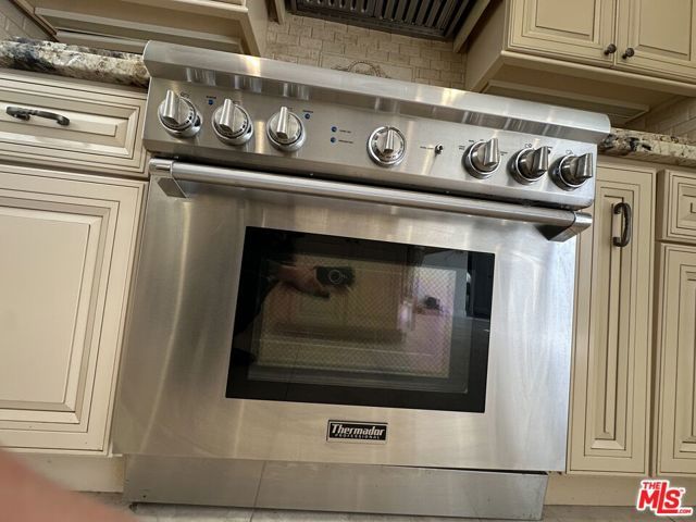 128 S Swall Drive, Beverly Hills, CA 90211