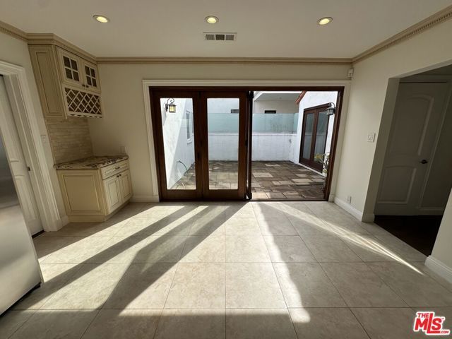 128 S Swall Drive, Beverly Hills, CA 90211