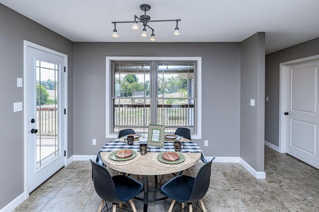 3510 CHRISTIAN RDG, Jefferson City, MO 65101