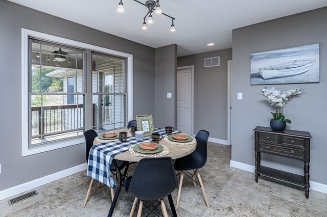 3510 CHRISTIAN RDG, Jefferson City, MO 65101