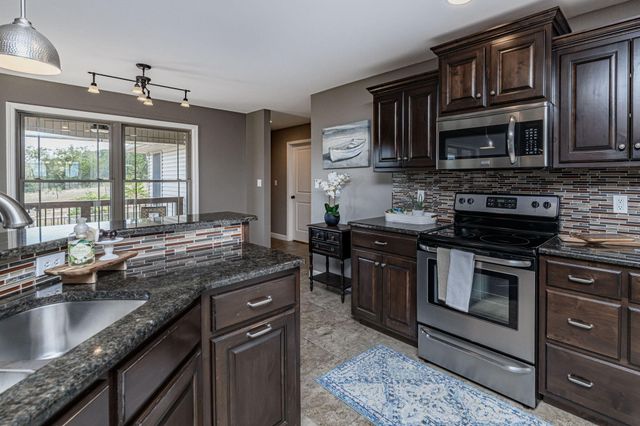 3510 CHRISTIAN RDG, Jefferson City, MO 65101