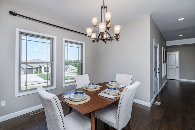 3510 CHRISTIAN RDG, Jefferson City, MO 65101