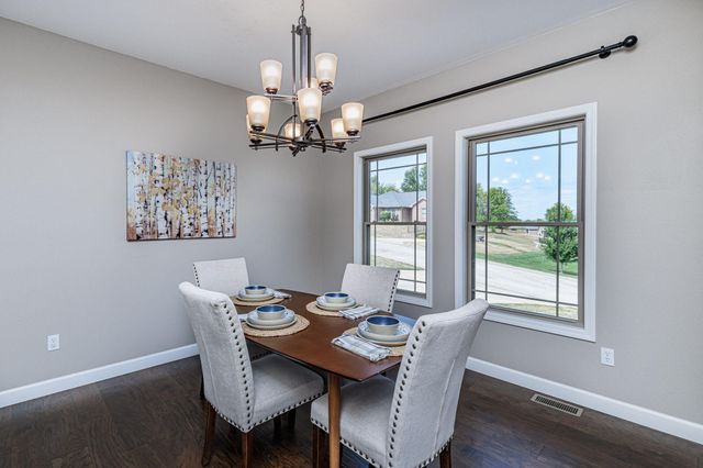 3510 CHRISTIAN RDG, Jefferson City, MO 65101