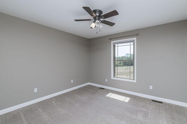 3510 CHRISTIAN RDG, Jefferson City, MO 65101