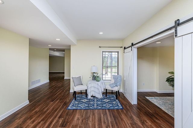 3510 CHRISTIAN RDG, Jefferson City, MO 65101