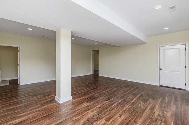 3510 CHRISTIAN RDG, Jefferson City, MO 65101