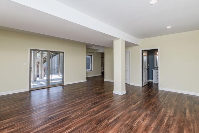 3510 CHRISTIAN RDG, Jefferson City, MO 65101