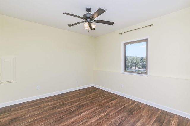 3510 CHRISTIAN RDG, Jefferson City, MO 65101