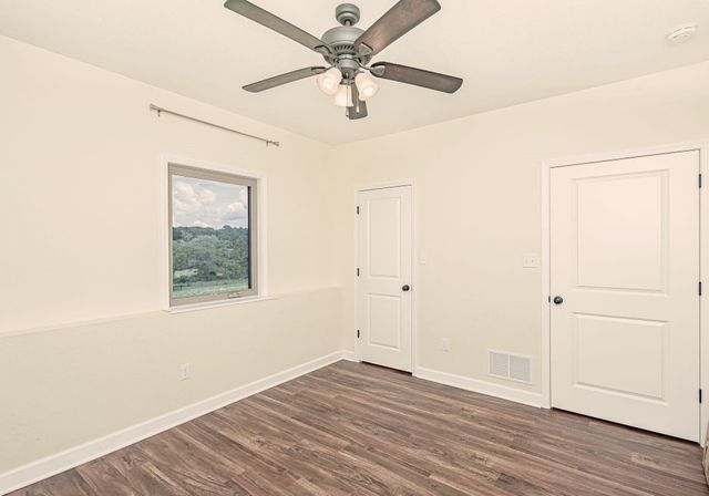 3510 CHRISTIAN RDG, Jefferson City, MO 65101