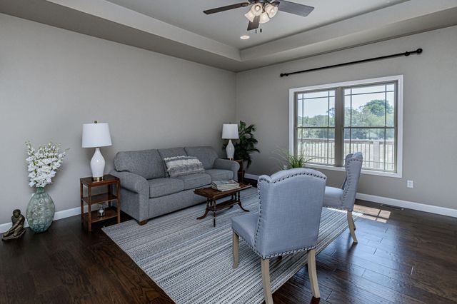 3510 CHRISTIAN RDG, Jefferson City, MO 65101