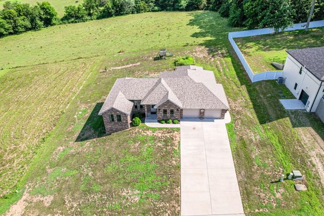 3510 CHRISTIAN RDG, Jefferson City, MO 65101