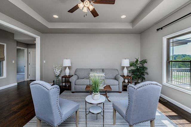 3510 CHRISTIAN RDG, Jefferson City, MO 65101