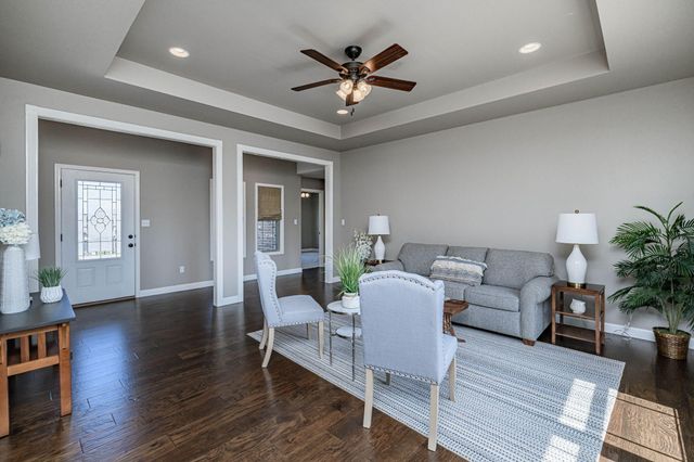 3510 CHRISTIAN RDG, Jefferson City, MO 65101