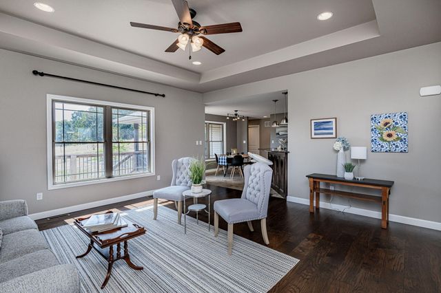 3510 CHRISTIAN RDG, Jefferson City, MO 65101