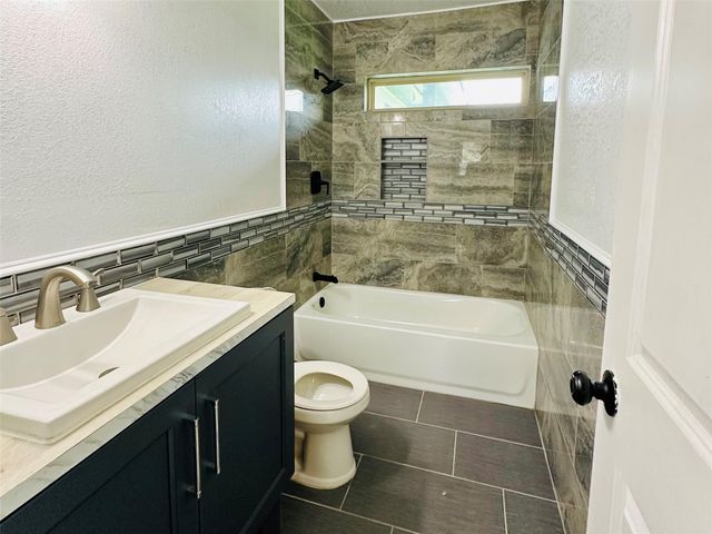 7347 Remegan Road, Houston, TX 77033