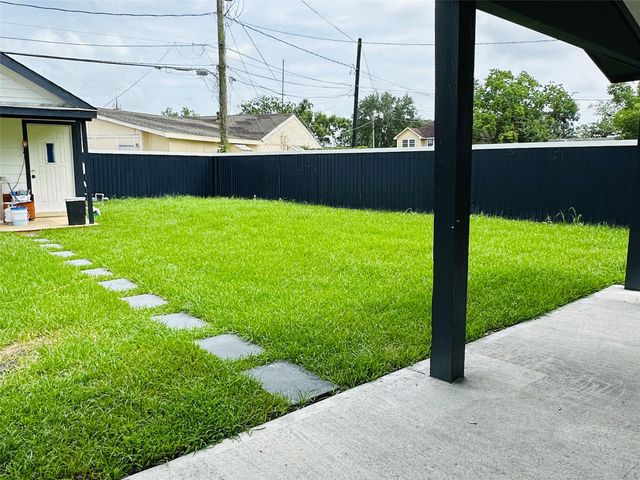 7347 Remegan Road, Houston, TX 77033