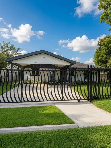 7347 Remegan Road, Houston, TX 77033