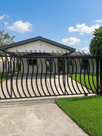 7347 Remegan Road, Houston, TX 77033
