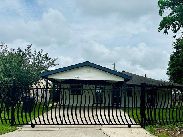 7347 Remegan Road, Houston, TX 77033