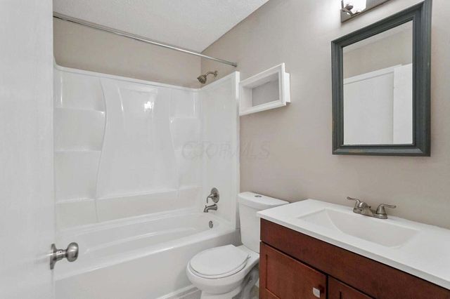 384 W Powell Road, Powell, OH 43065