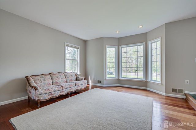 15 Barbour Place, Piscataway, NJ 08854