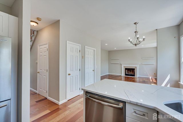 15 Barbour Place, Piscataway, NJ 08854