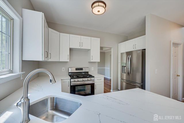 15 Barbour Place, Piscataway, NJ 08854