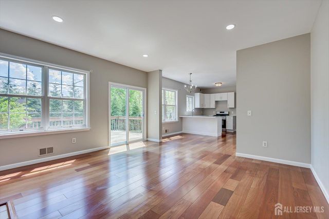 15 Barbour Place, Piscataway, NJ 08854