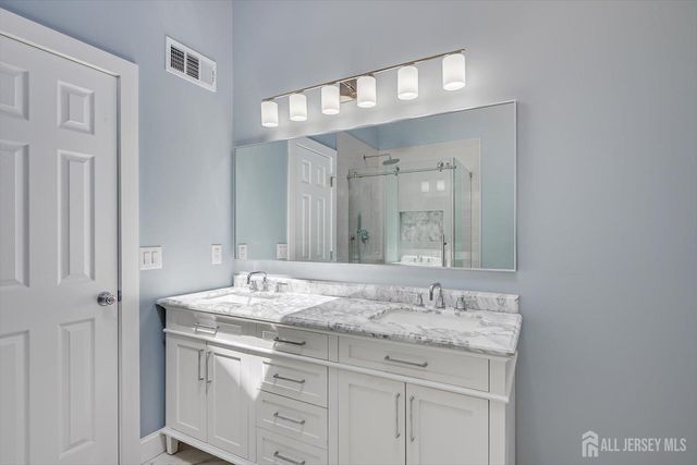 15 Barbour Place, Piscataway, NJ 08854