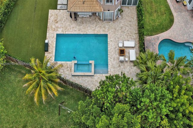 10762 NW 71st St, Doral, FL 33178