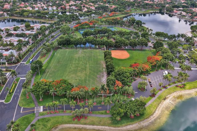 10762 NW 71st St, Doral, FL 33178