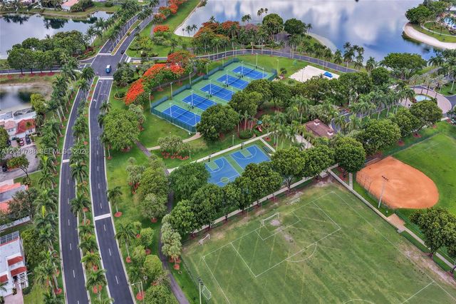 10762 NW 71st St, Doral, FL 33178